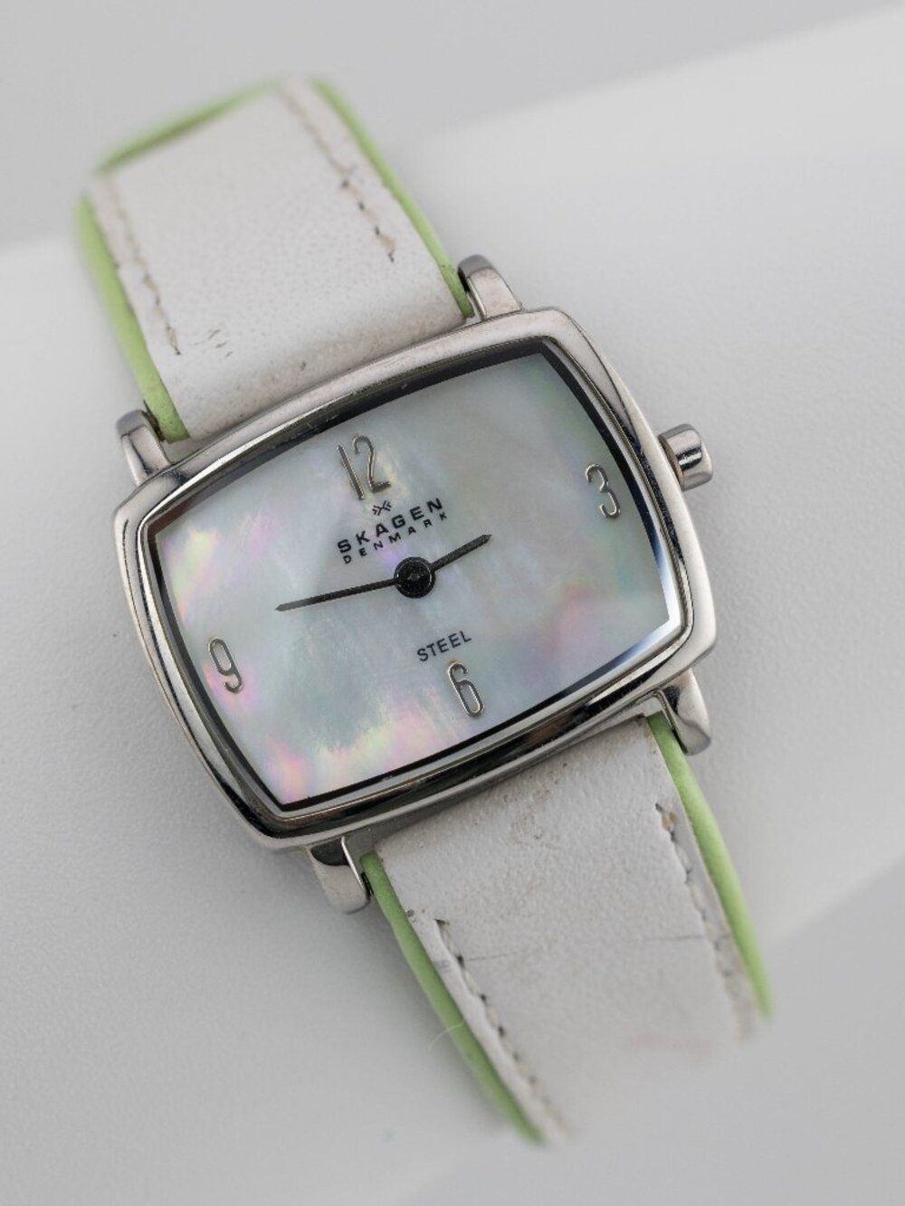 Skagen 330SSLWG Genuine Leather Band Quartz Analog Women's Watch New Battery